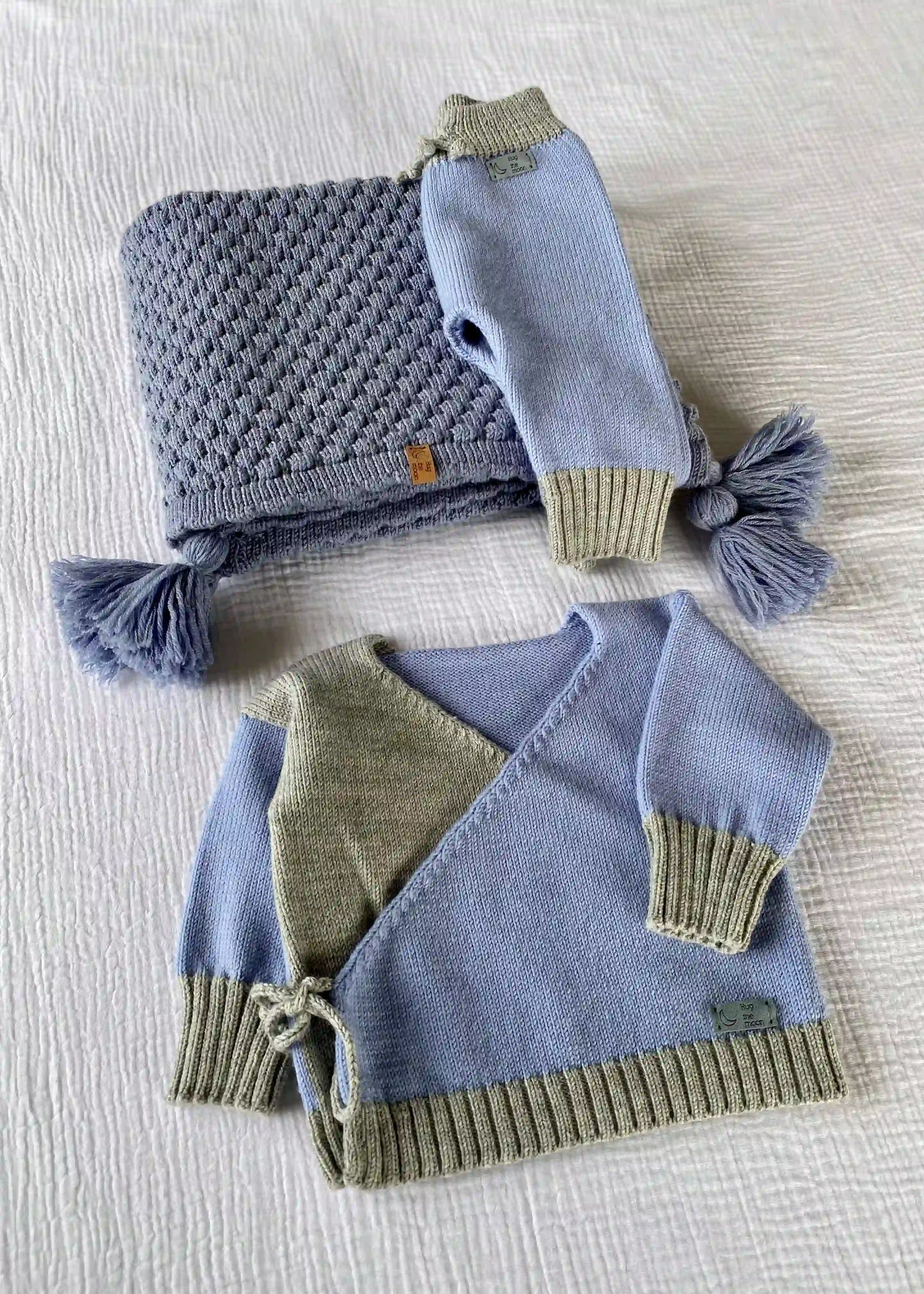 Merino derinys naujagimiui, pledas, siaustinukas ir kelnytes
