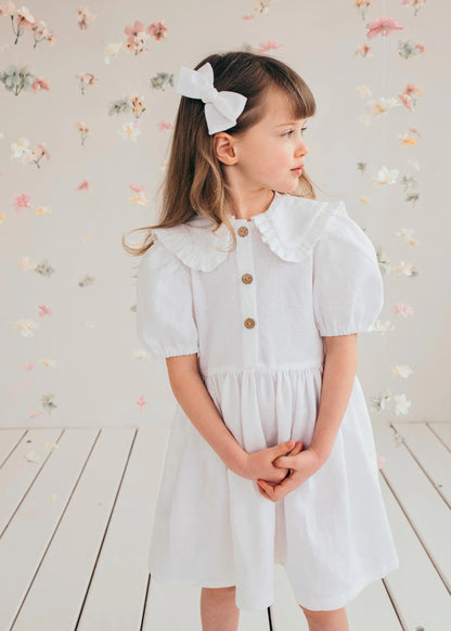Vaikiska balta lino suknele, su apykakle, trumpomis rankovemis, plauku kaspinelis