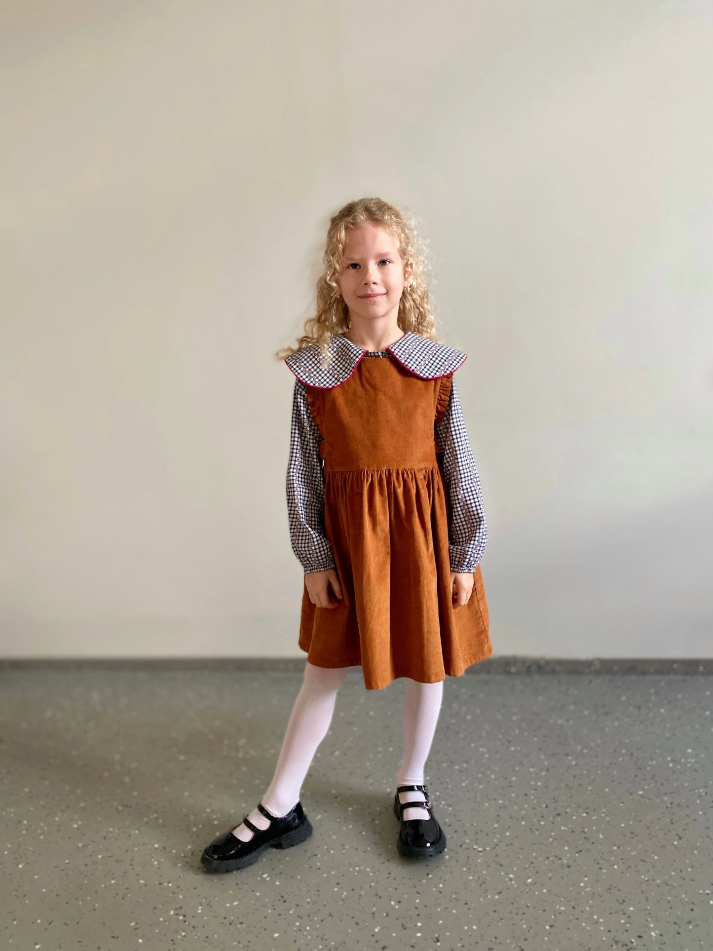 Vaikiskas velveto sarafanas, cinamoninis