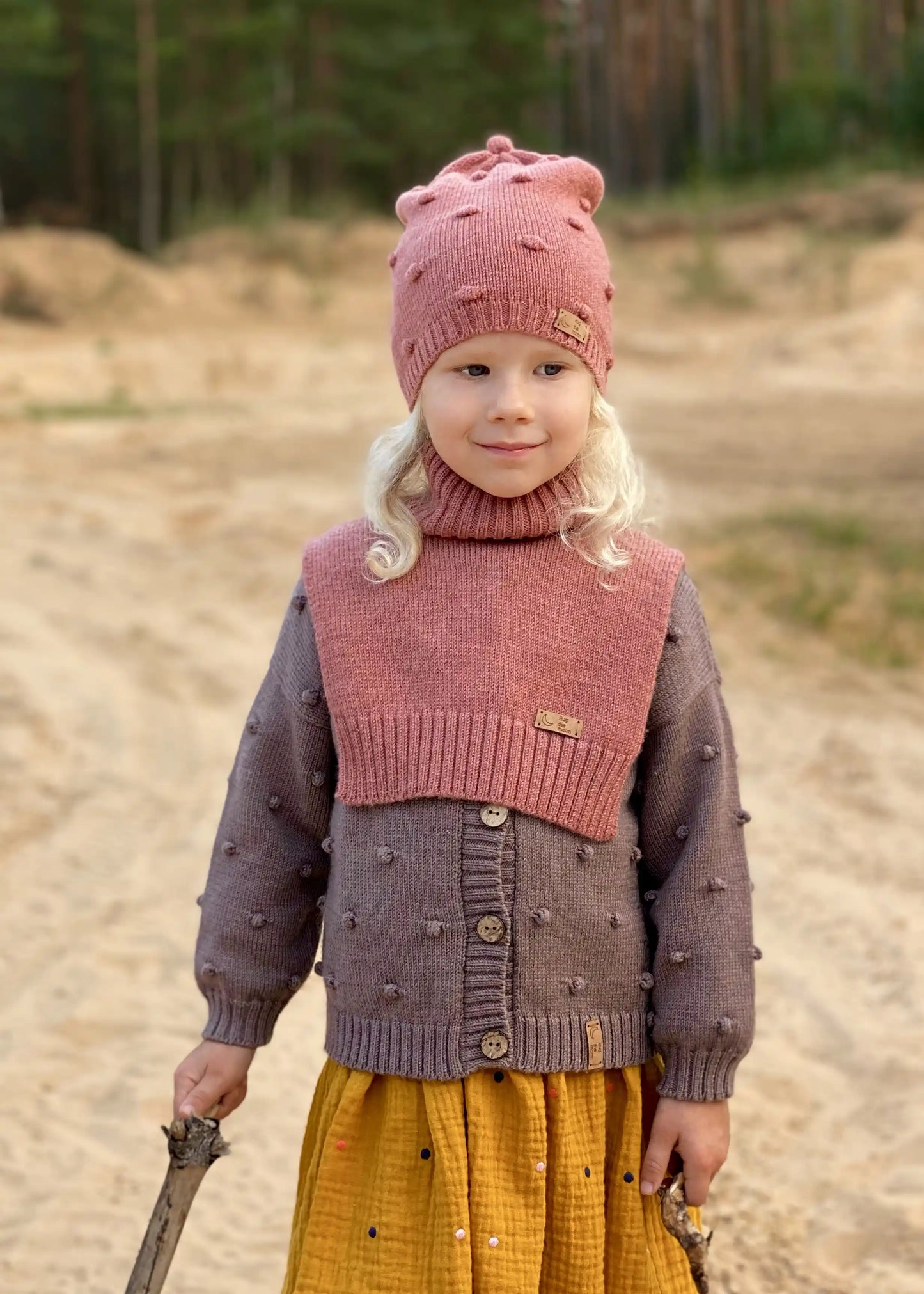 Megztas komplektas mergaitei rudeniui, kepuryte ir kaklo siltukas