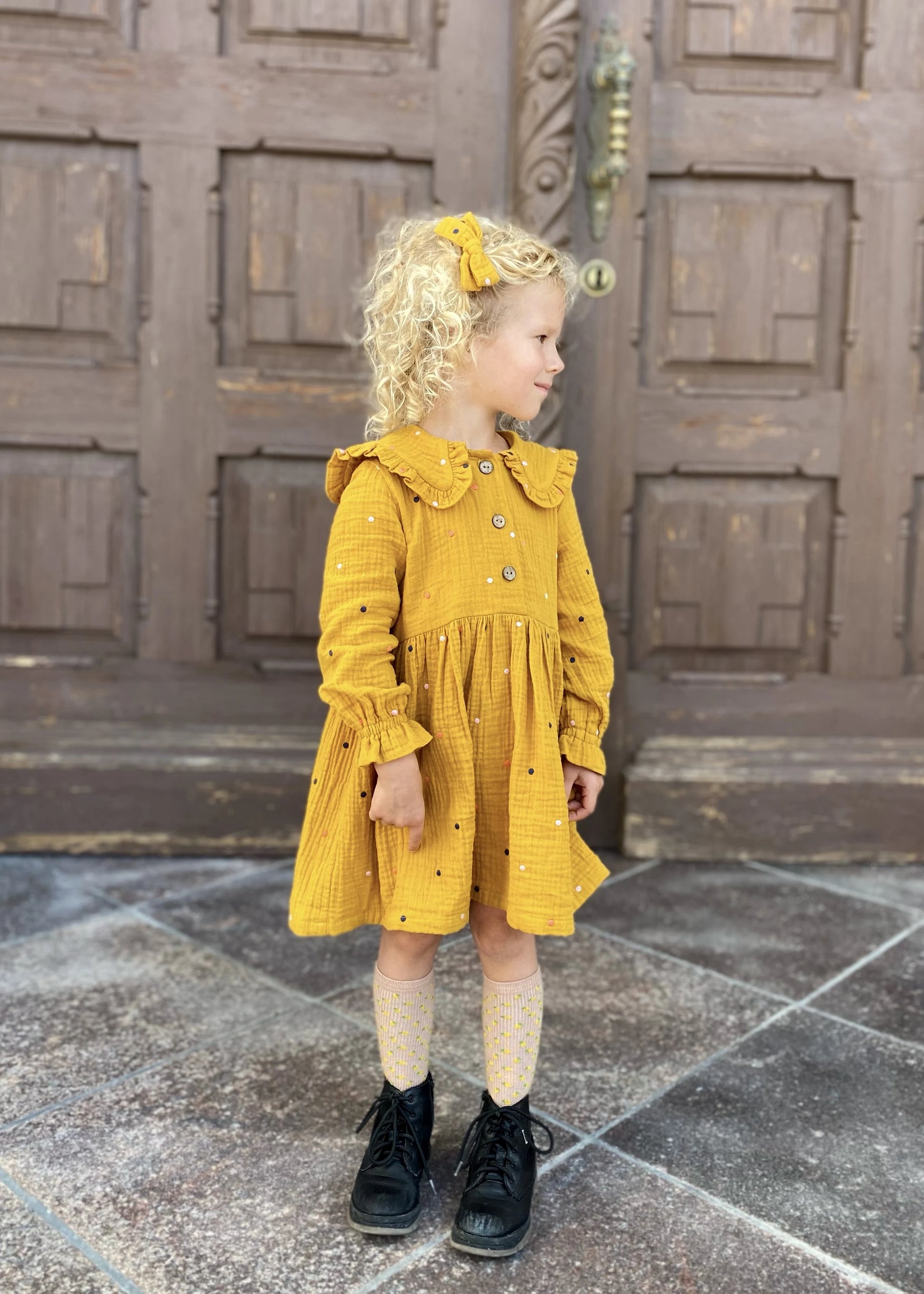 mergaitiska puosni suknele ir plauku kaspinelis, spalva geltona, rankoves ilgos, rudenine