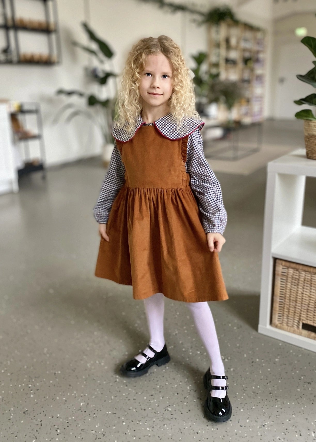 Rudas velveto sarafanas mergaitei