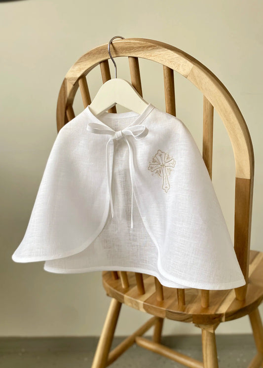 lino skraiste su issiuvinetu smelio spalvos kryziumi
