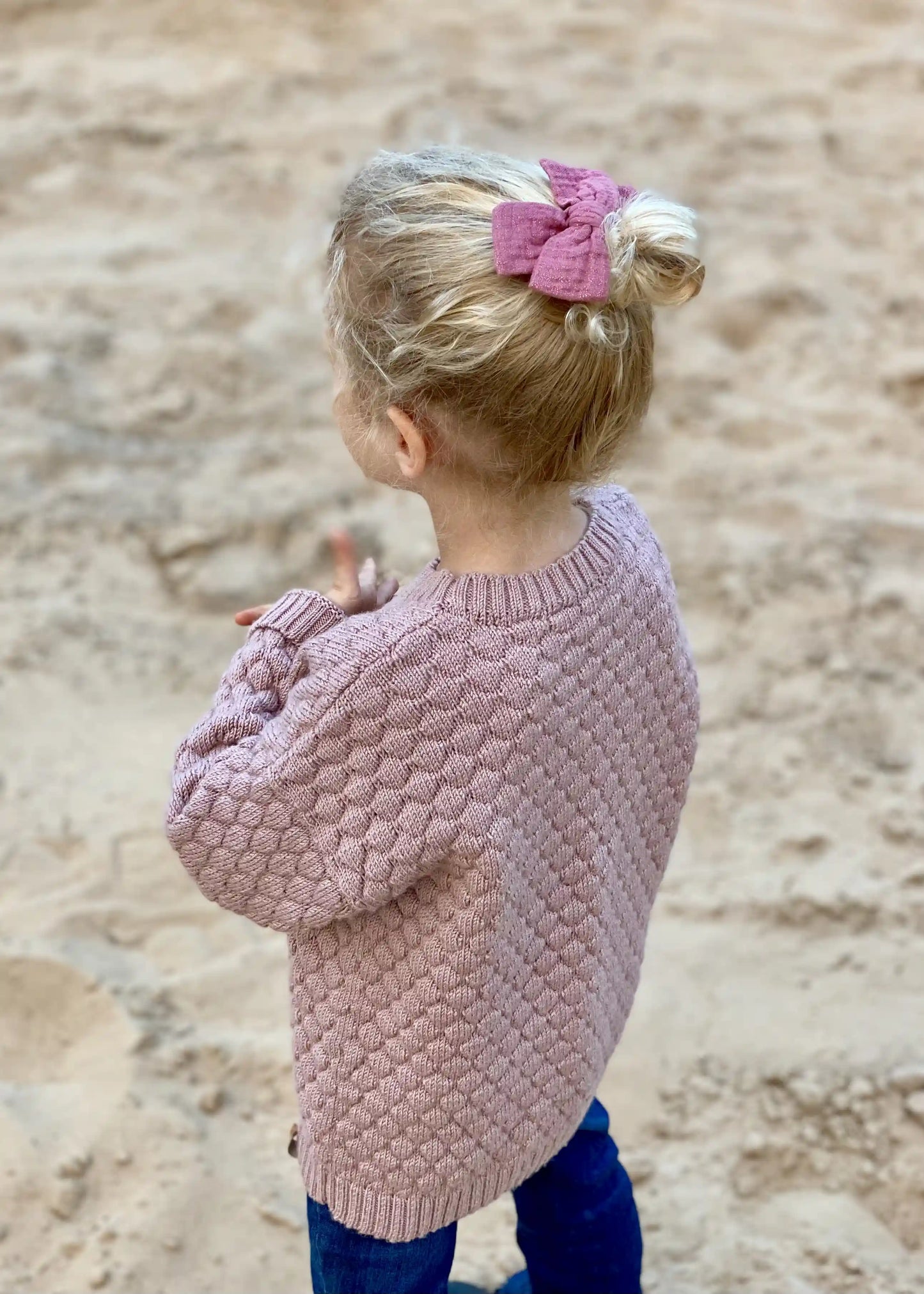 bumbuliuku rasto megztinis mergaitei