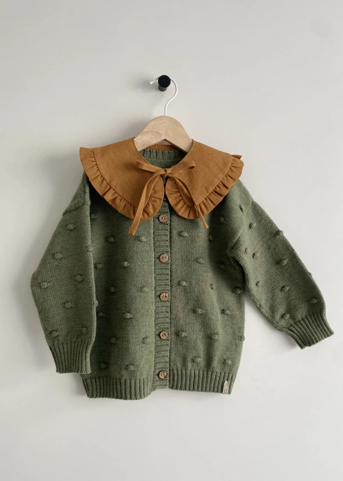 Uždedama apykaklė mergaitei